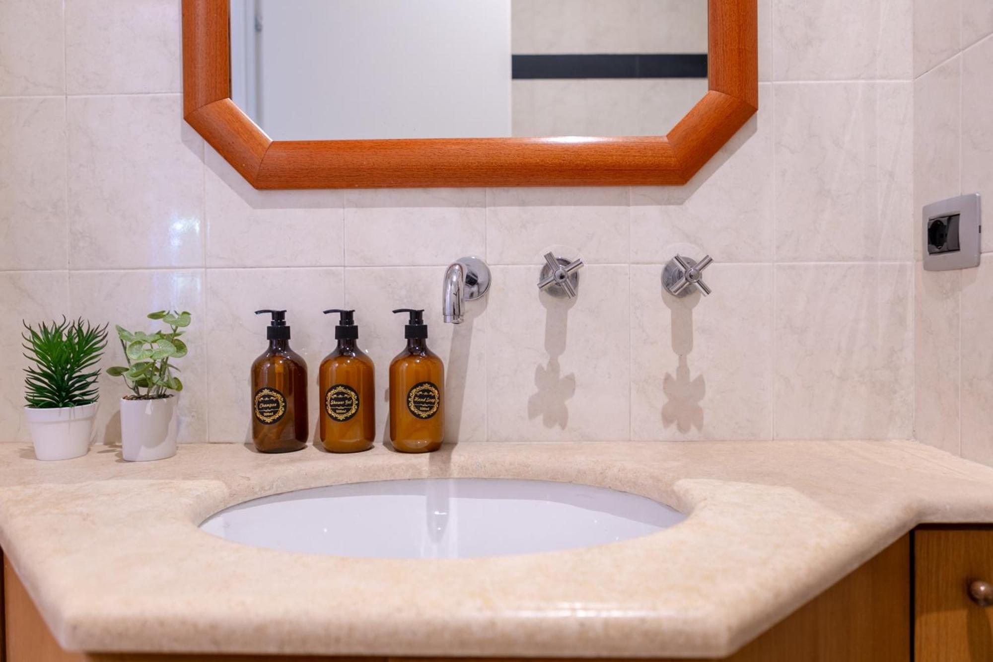 Mustard Apartment S Camillo - Holiday Homes Рим Екстериор снимка