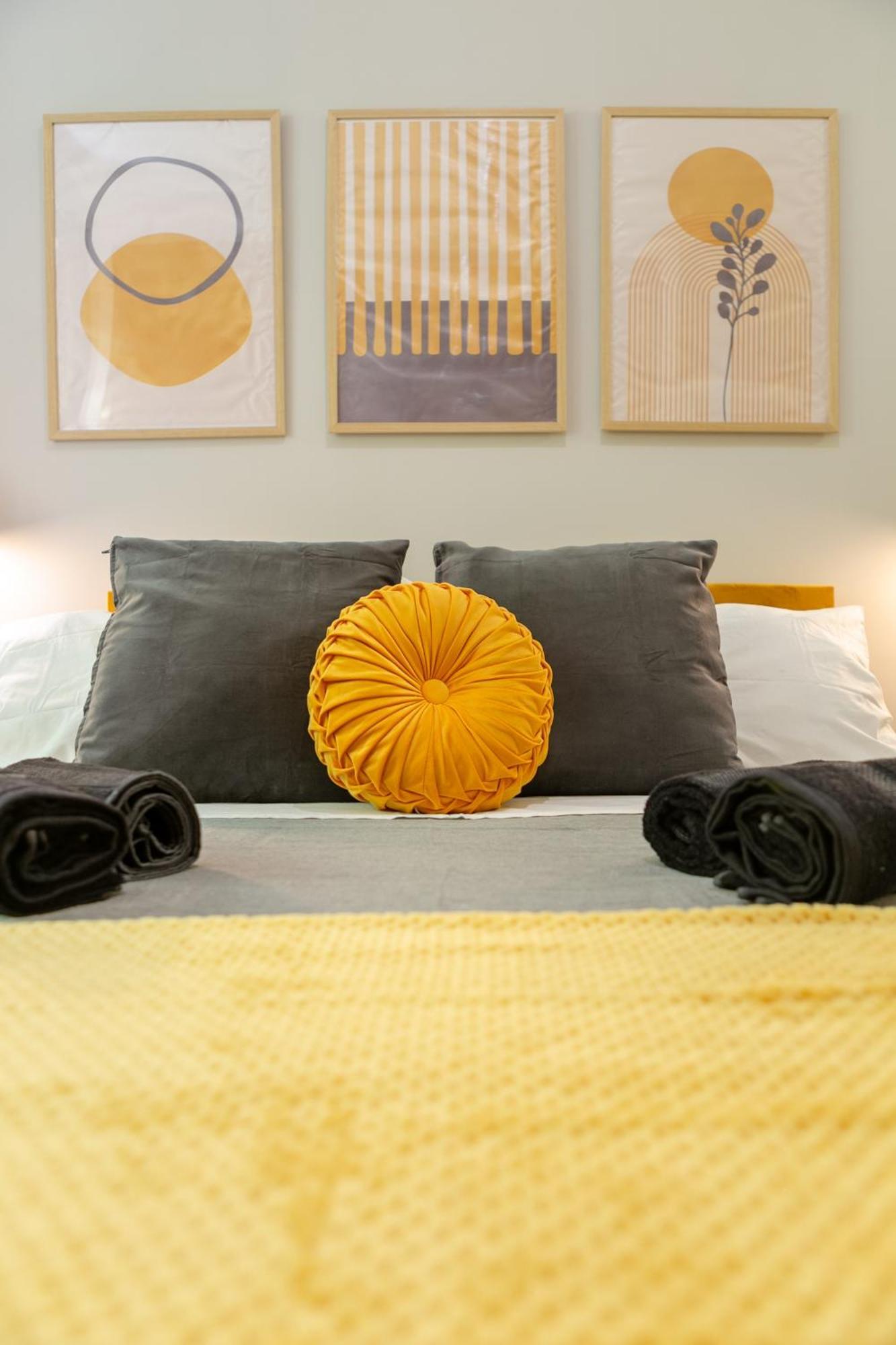 Mustard Apartment S Camillo - Holiday Homes Рим Екстериор снимка